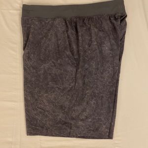Lululemon T.H.E Short 9” Size: L